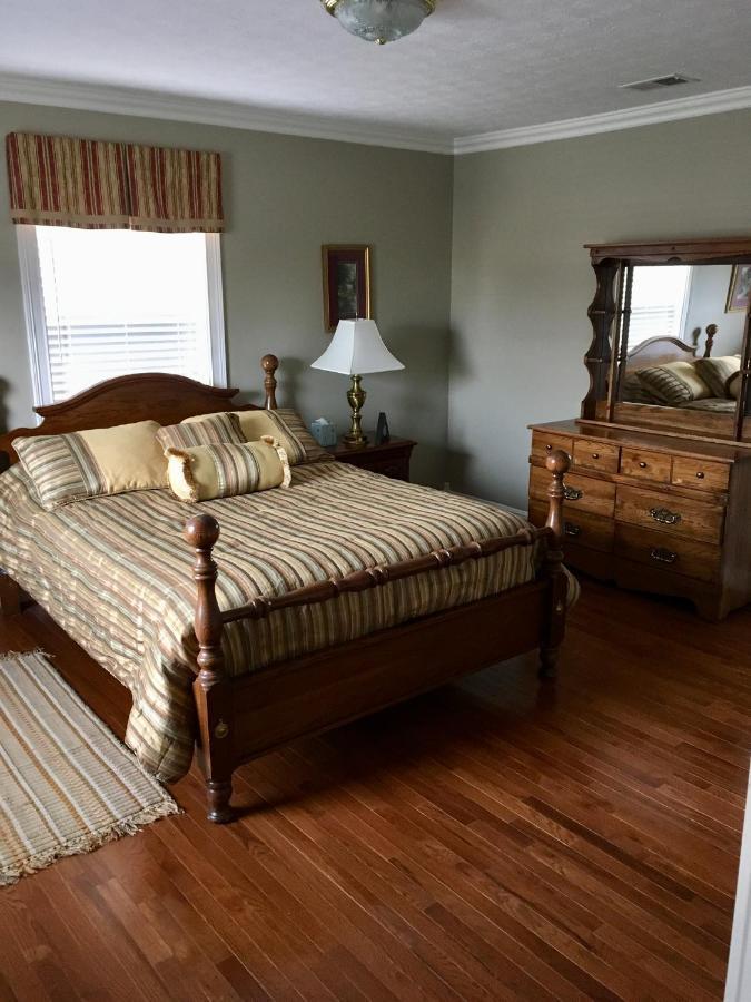 Villa Downtown Abode In The Heart Of The Bourbon Trail Lebanon Exterior foto